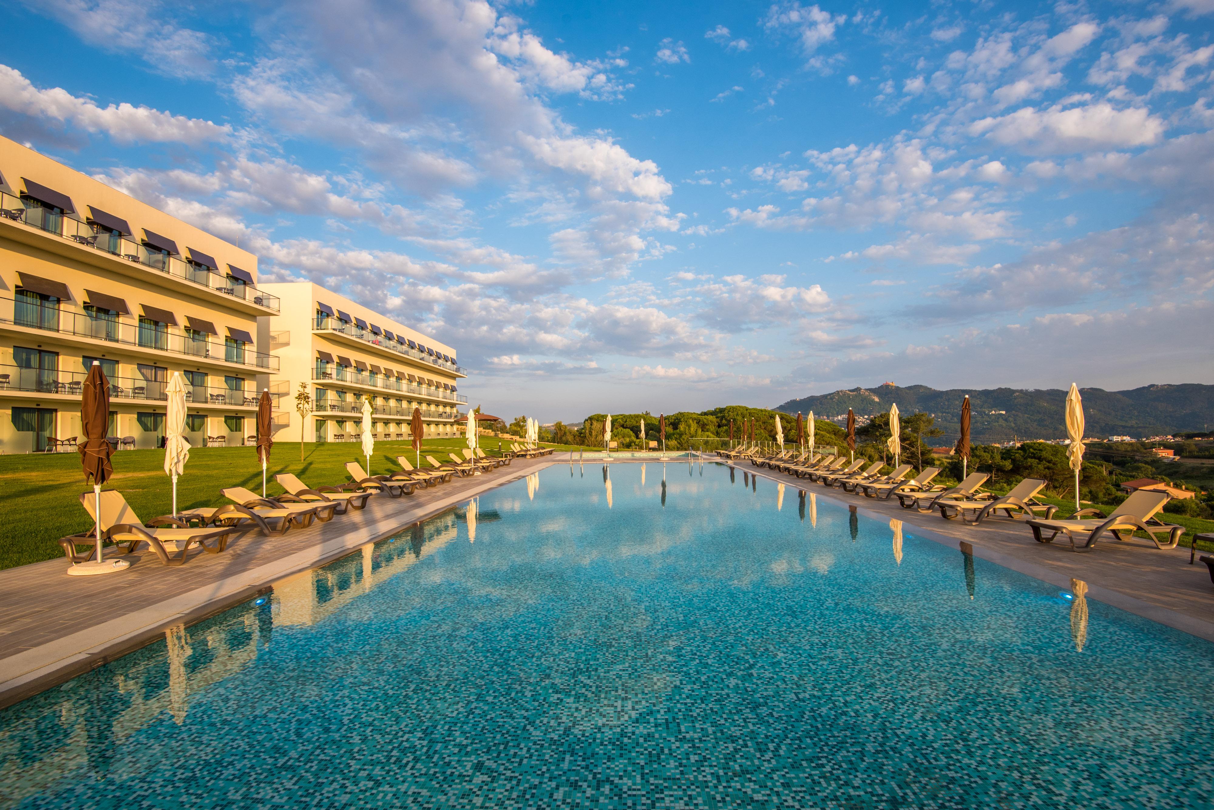 Vila Gale Sintra Exteriér fotografie The resort's main pool
