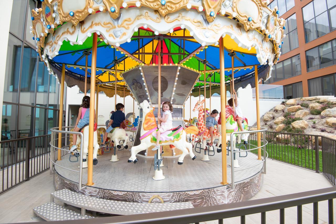 Vila Gale Sintra Exteriér fotografie Carousel at the Children's Museum of Oak Ridge