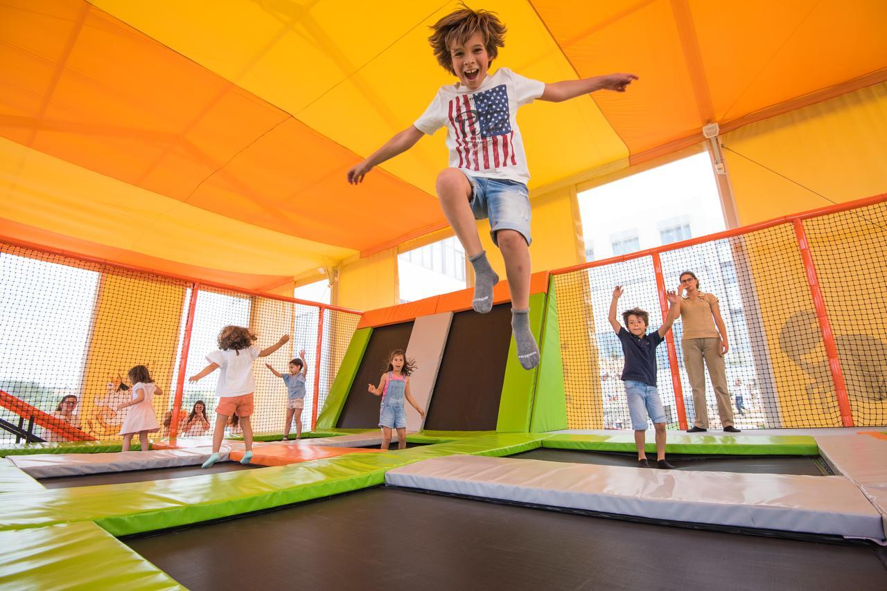 Vila Gale Sintra Exteriér fotografie Children playing at an indoor playground